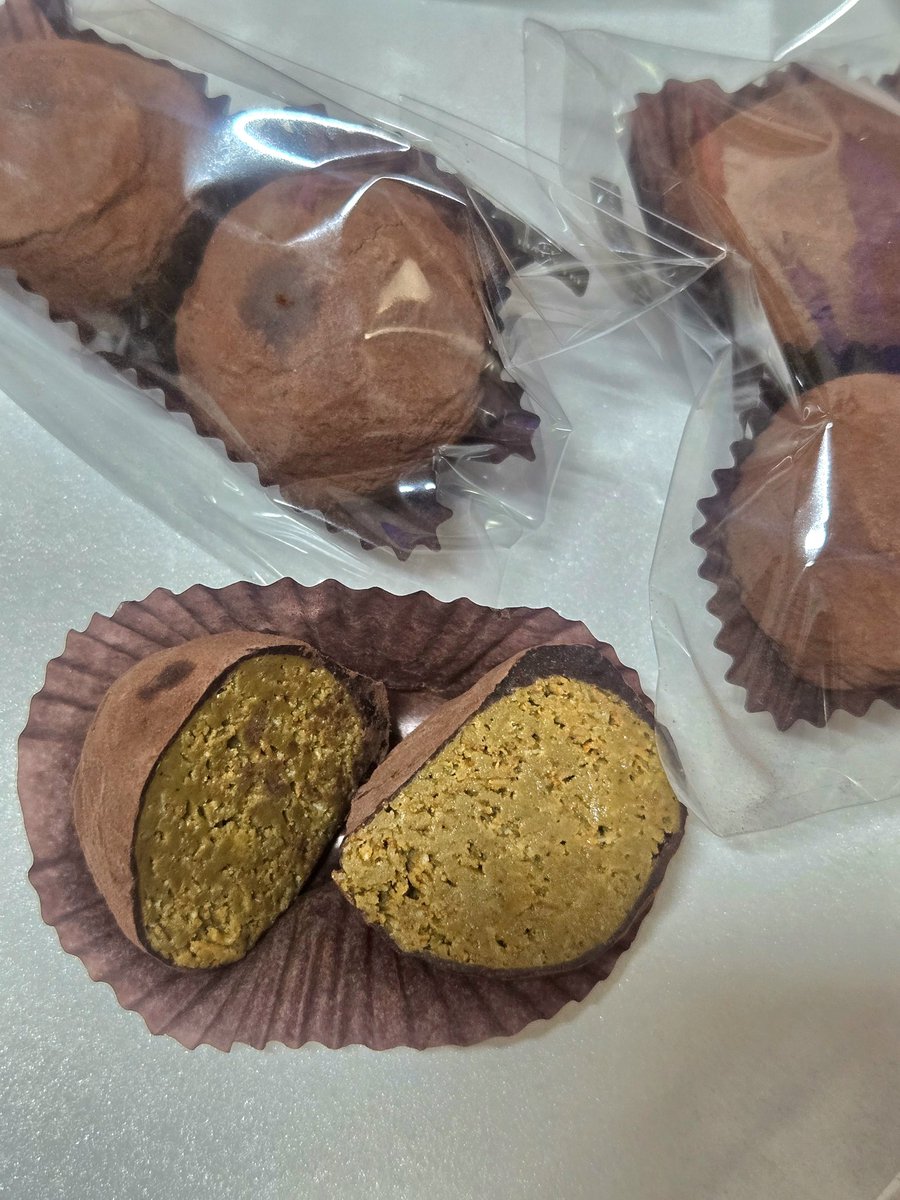 먹어본 두쫀쿠 중 젤 맛있다💚🤎 마시멜로우도 퐁신하고 부드러움
더 샀어야했어....🫠