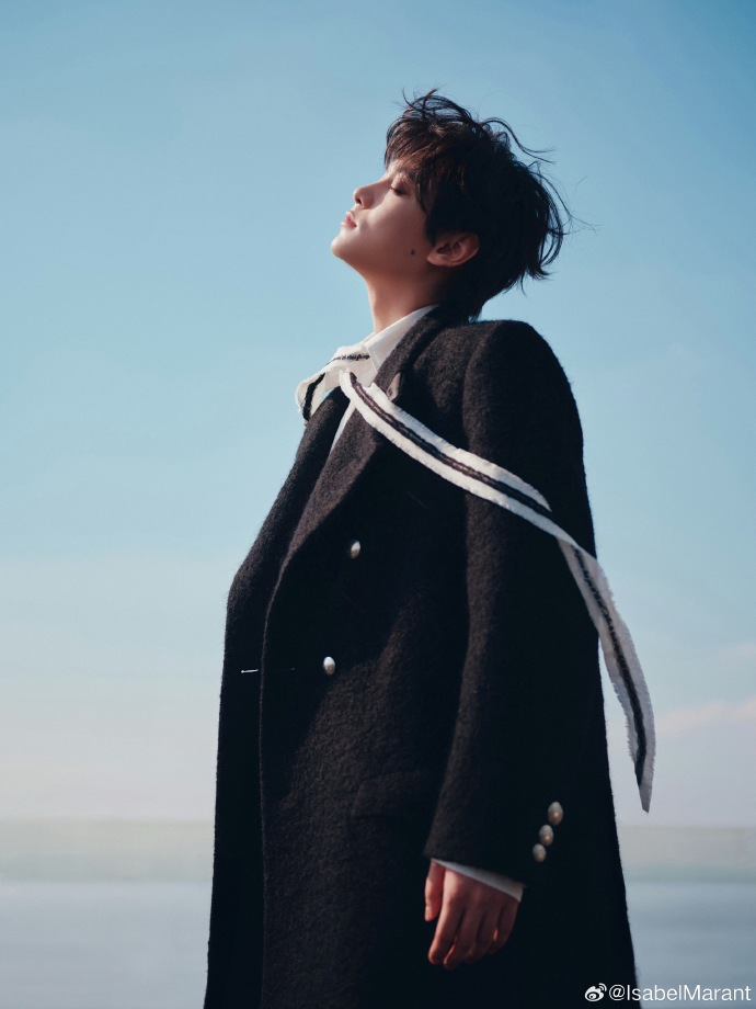 012326 ~ ISABELMARANT WEIBO UPDATE

[Brand Claimed]

Tian Xuning wears a MARANT 2025 Fall/Winter collection coat, a sophisticated blend of genuine style and elegance, exuding effortless chic. 

Coat: GIL

source🔗weibo.com/6465521631/Qot…

#TianXuning #田栩宁