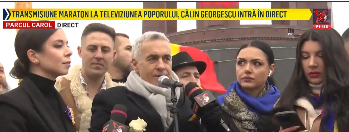 DrNeculai's tweet photo. 🇷🇴The President-elect of Romania thanks the thousands of Romanians who came to join him in Carol Park in Bucharest!Here,CĂLIN GEORGESCU laid a wreath at the Monument of the Romanian Heroes and paid tribute to the historic act of the unification of the Romanian principalities. https://t.co/z80C9kxxQj