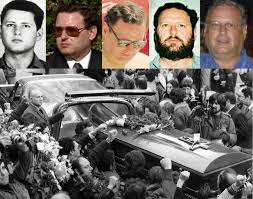 #TalDiaComoHoy de 1977 pistoleros ultraderechistas asesinaron a CINCO miembros de un despacho de abogado: al ordenanza Ángel Rodríguez Leal, a los abogados Luis Javier Benavides, Enrique Valdevira y Francisco Javier Sauquillo y al estudiante Serafín Holgado.

#MatanzaDeAtocha 🧵