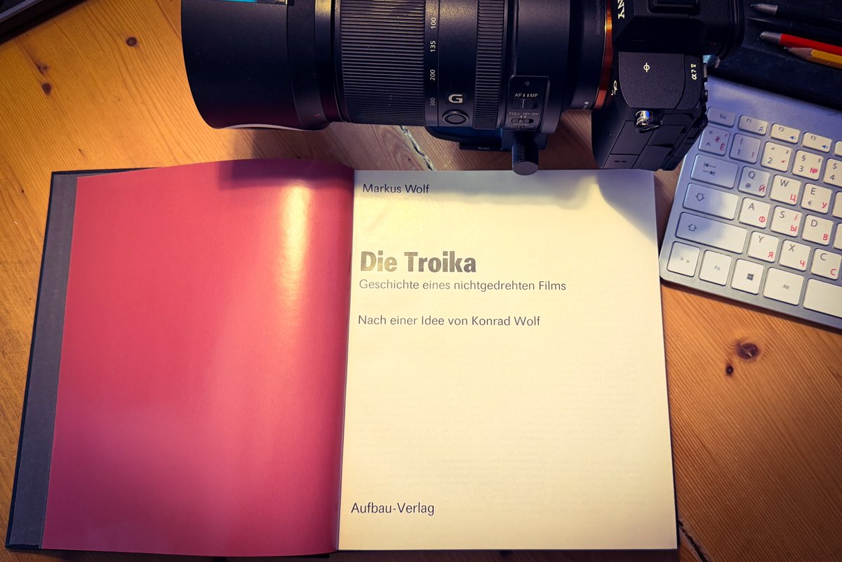 Neues Buch im Briefkasten :-) Die Geschichte dreier Freunde für‘s Leben, die in den 30gern in der Emigration in Moskau begann, die viele Schläge des Schicksals über Grenzen überstand.