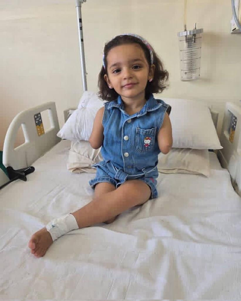 Palestinedaily1's tweet photo. She lost her limbs but did not lose hope. 💔
If you see this rt and reply with a dot . https://t.co/kBXMqD4pDP