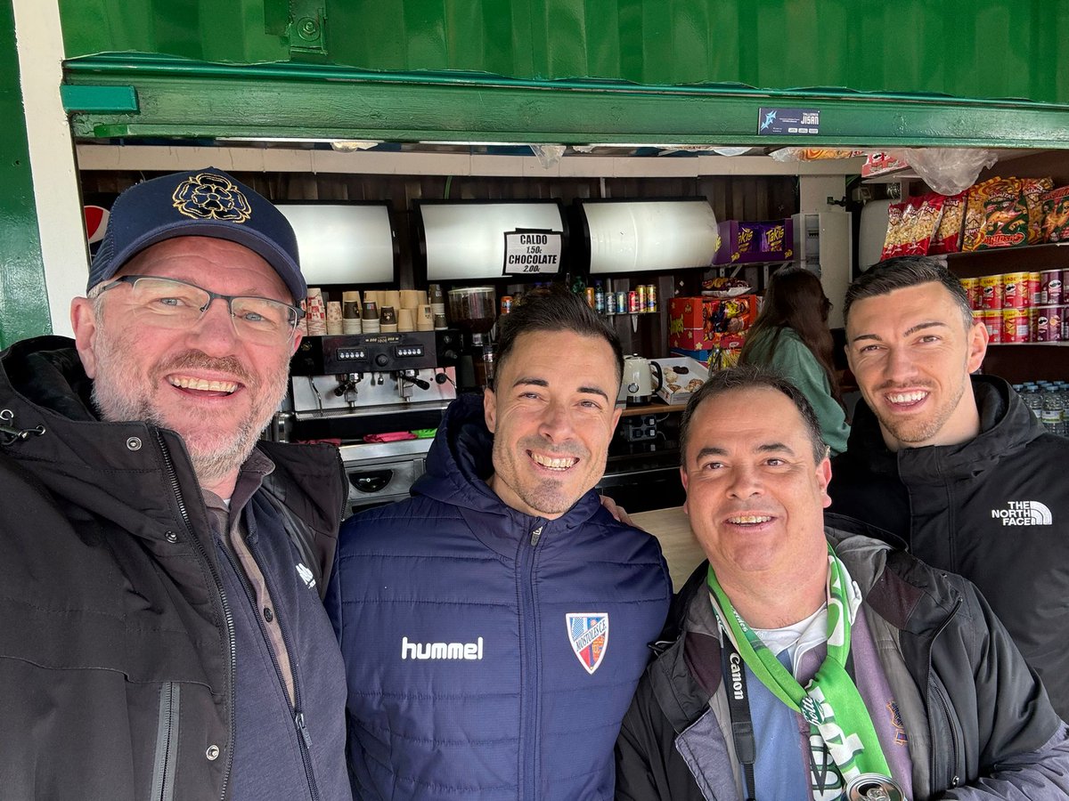 DDFM2_0's tweet photo. We had a great visit to @Mostoles_cf last Sunday, bringing them some luck and a 1-0 victory v At. Valdeiglesias 

A particular highlight for
@LesterEDrake @VillaverdeScott was the great bocatas; even better catching up with Botti promotion heroes Yelos, Martín and family ⚽😍 https://t.co/M5iyxeCwYF