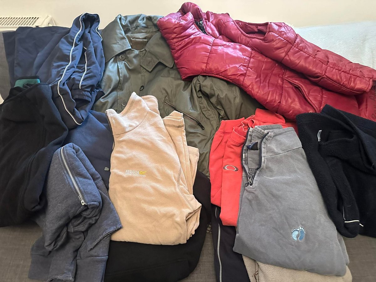 Keep the warm clothes donations rolling in. Homeless don't have the warmth we do. Joggers, jumpers, hats and gloves, socks needed for these cold nights #homeless #bristol #bath #homelessness