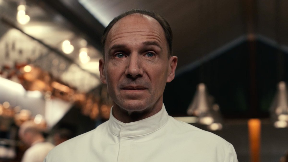 Ralph Fiennes está viviendo una segunda juventud.

LEYENDA como pocas.