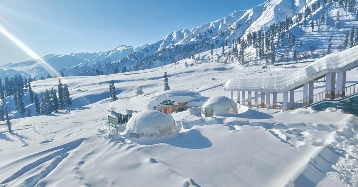 GoJammukashmir's tweet photo. When the sun meets fresh snowfall in Gulmarg https://t.co/EZsF05yRUT