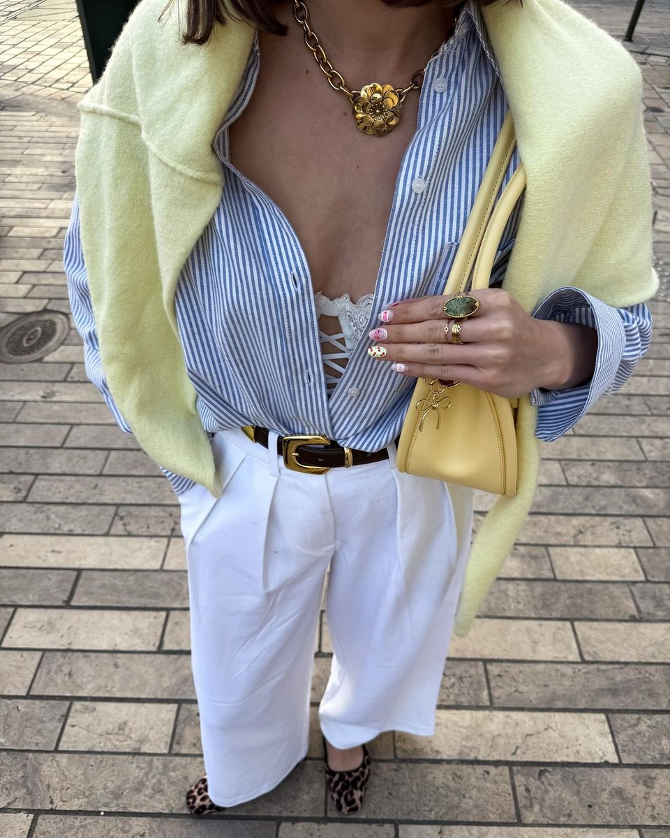 geniuswomanvibe's tweet image. blue &amp;amp; yellow