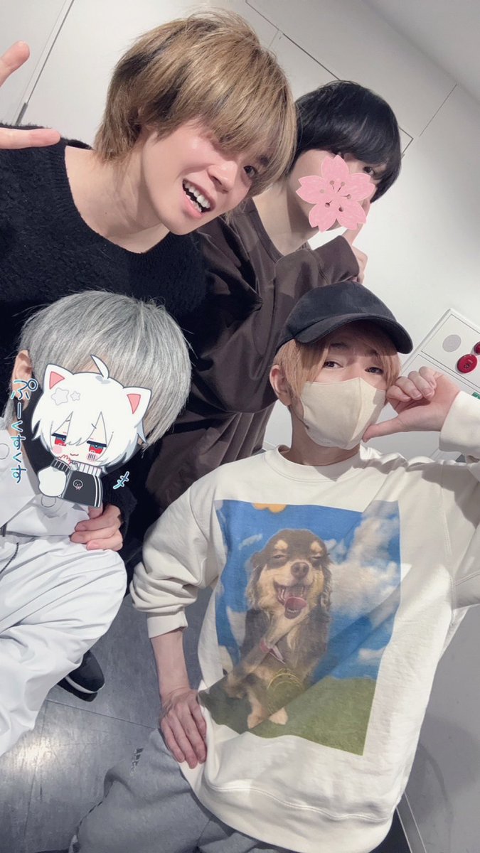 そまうさリハ終わった....
この人たち体力無限すぎてこわい....( ㅎ.ㅎ)

２１時から４人でグッズ告知生放送アリ〼。