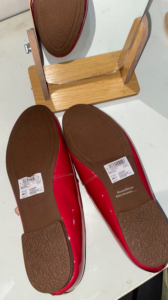 deydreamer___'s tweet photo. WTS!!!

Mary jane shoes - CLARKS (new original)
HARGA BELI: 1.8 JT ++
HARGA JUAL: 800k
SIZE: 39

Belum pernah dipake sama sekali cuma try on dang karena salah size gak bisa dituker😭

Online Shipping/ COD Jaksel/Cibubur/Bekasi

#WTS #zonauang #maryjaneshoes https://t.co/Eb7CP8NkNF
