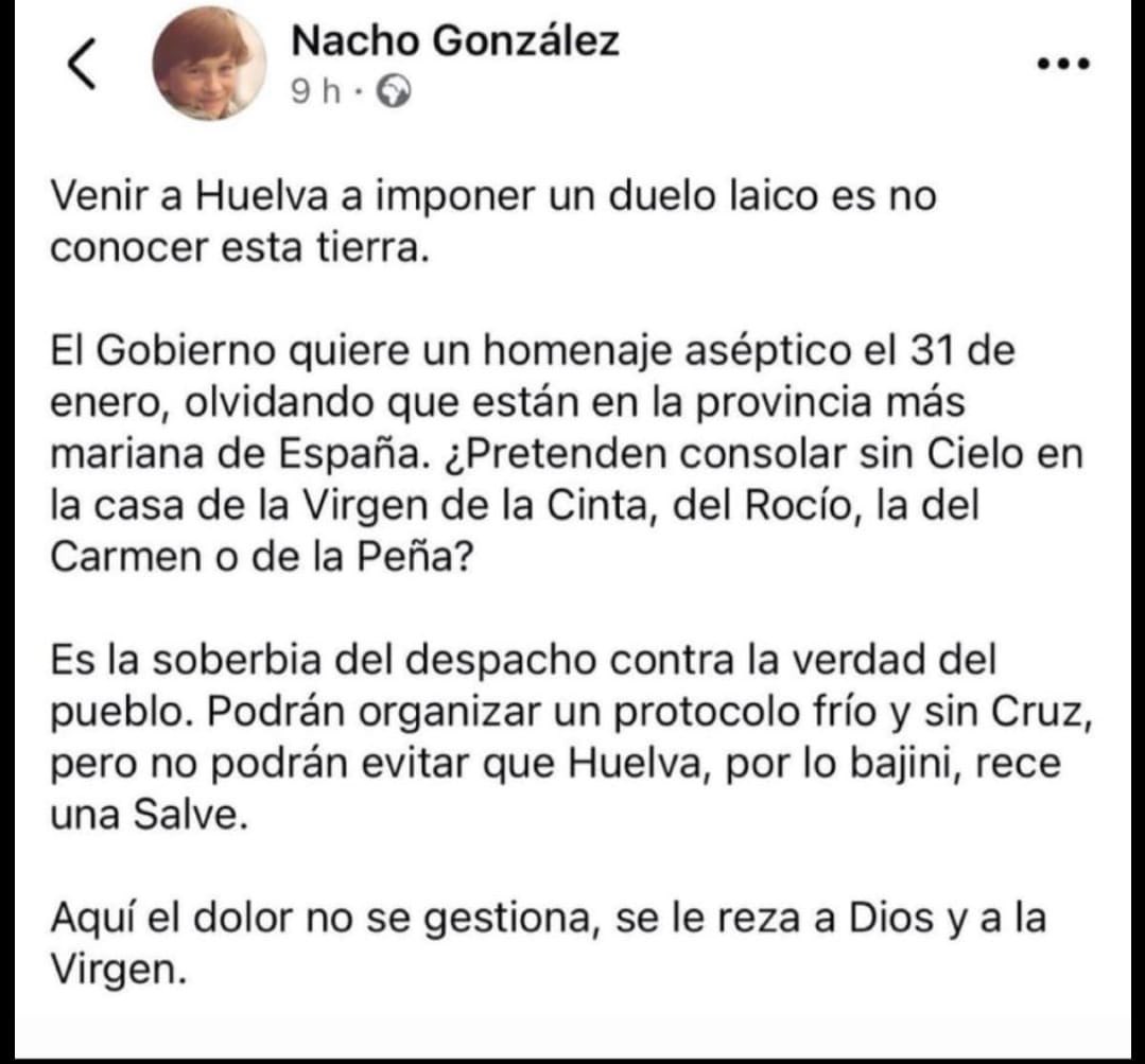 ¿Por qué tienen que rezar en voz baja a sus muertos para contentar a cuatro políticos de turno?

El pueblo no tiene que pedir permiso para llorar a sus muertos.

La última palabra es de las familias y del pueblo, no de los políticos.

Os han sometido tanto que se os ha olvidado