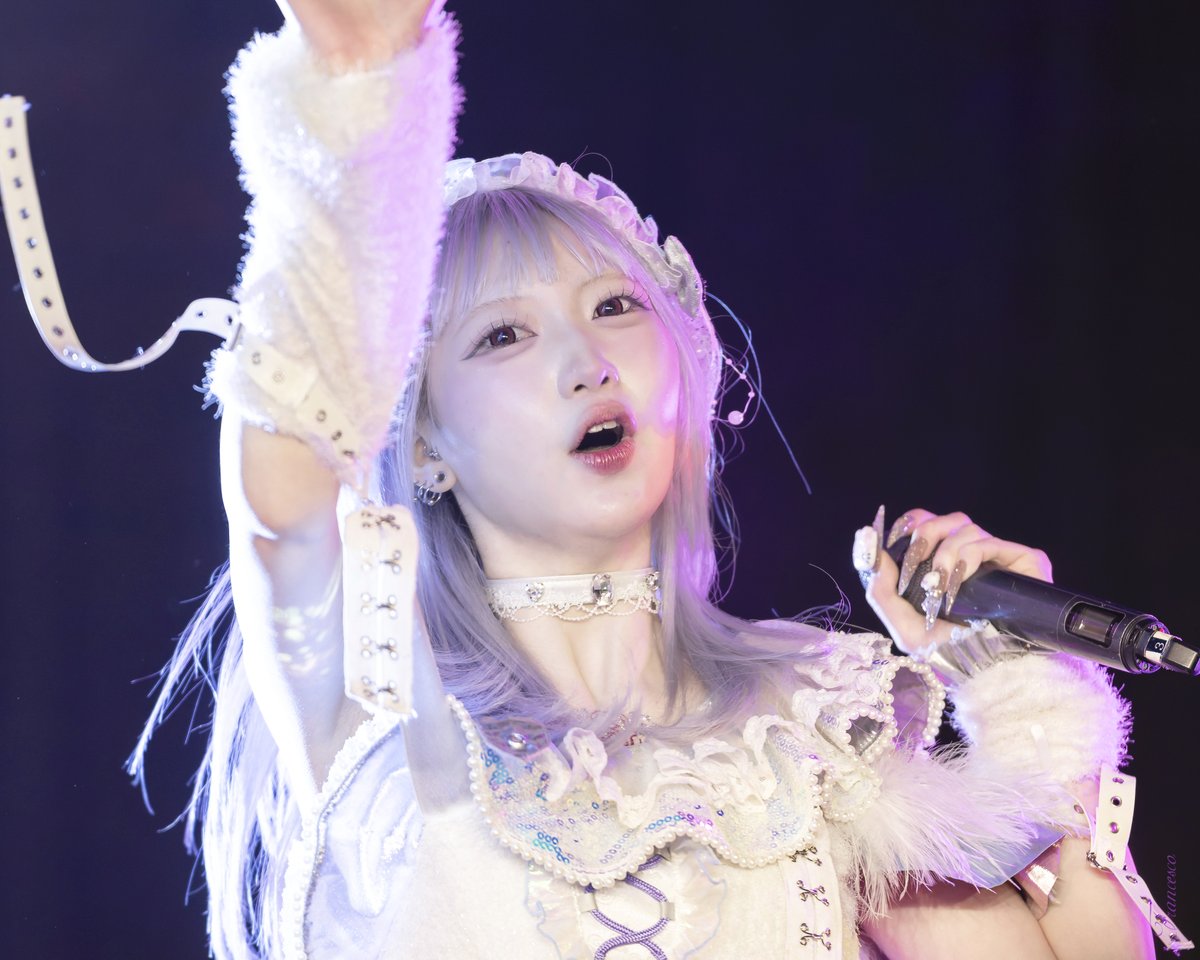 Pics58O492O2's tweet image. 白い景色の中、歌は祈りになった
Her Song Became a Prayer in White

AQA 白羽りあ (@aqa_ria) さん
#AQA #白羽りあ