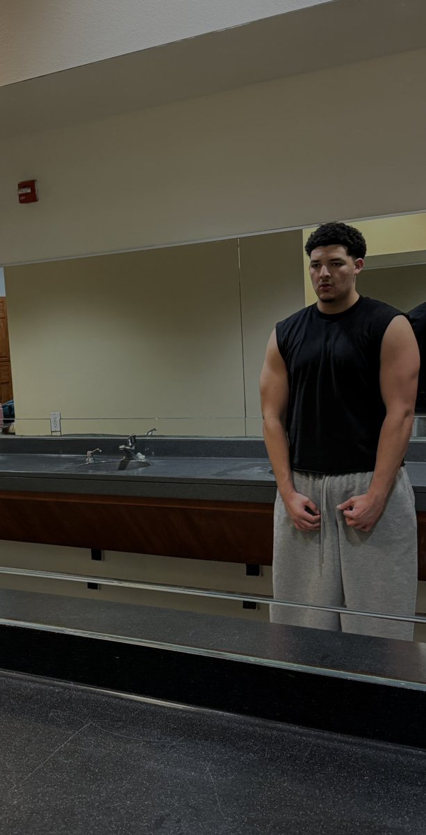 wortega55's tweet photo. Juco DE 6’4 255 coming for it all this year ! https://t.co/GVeP9aIiIf