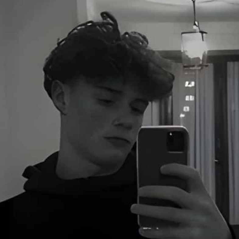 gauchecaca's tweet image. En ce 24 janvier, ça fait un an jour pour jour qu'Elias a été tué à la machette par deux jeunes salopards déjà bien connus des services.
Une pensée pour lui mais également pour sa maman qui continue à se battre contre l'inaction, le silence et l'oubli.
Heureusement que certains…