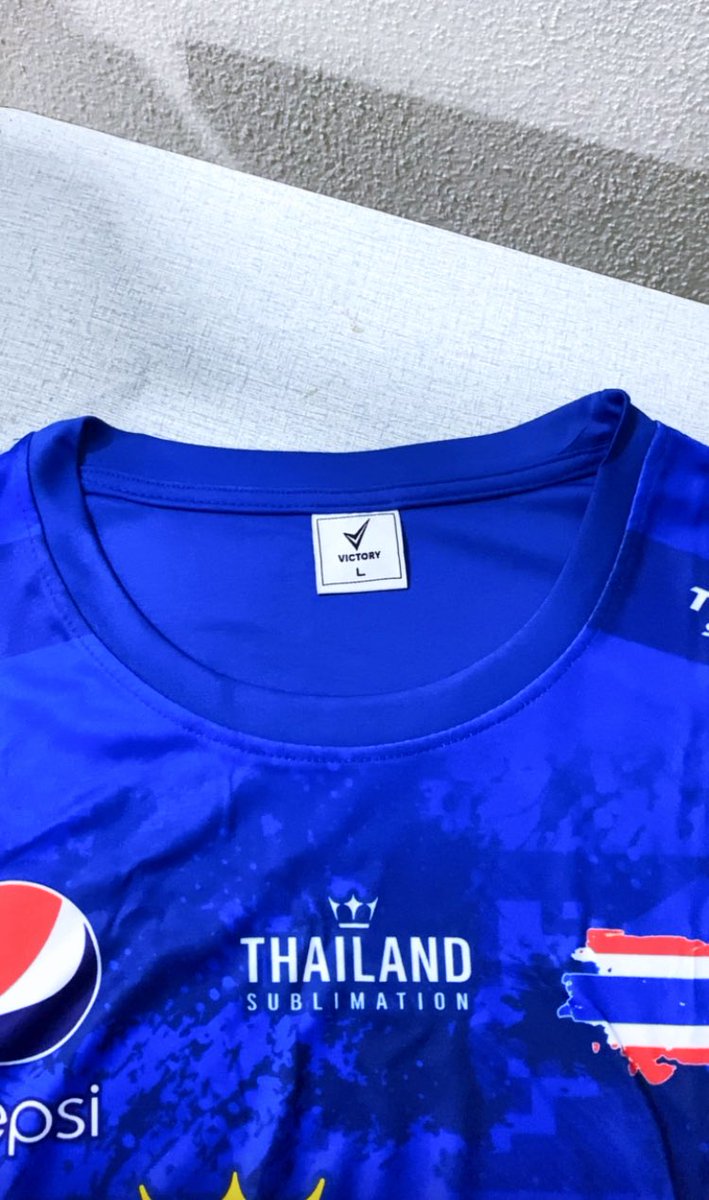 Agggggggs's tweet photo. ใครชอบใส่เสื้อกีฬา แนะนำแบบนี้เลย ทั้งสวย ทั้งเด่นชัด สีสวยมากกกก สกรีนลาย King power ได้สวยงาม สวมใส่สบาย  แขนสั้น คอกลม รีบเลย!! 

พิกัด🍂 https://t.co/hoJLhlA9bQ

#เสื้อกีฬา #deprem #kingpower #รีวิวดีรีวิวดัง https://t.co/gPmbZ7N5WT