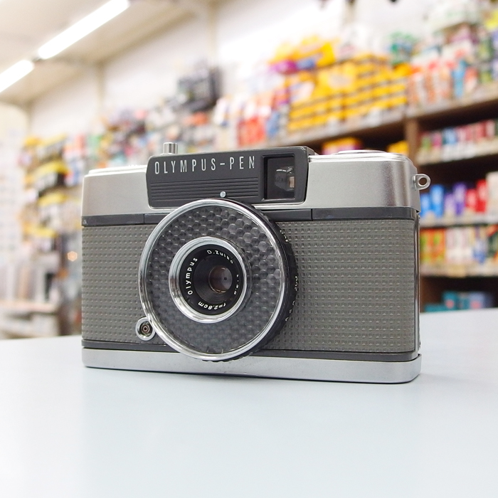 champcamera's tweet photo. 中古 オリンパス PEN-EE(整備済) ￥22,000-　by たまプラーザ店

ピントは固定焦点、露出は自動で手軽にフィルム撮影が楽しめるオリンパスのハーフサイズコンパクトカメラです。クラシカルなデザインとレトロな写りが人気のカメラです。

#中古カメラ #PENEE #ハーフカメ��� #フィルムカメラ #たまプラーザ #たまプラ #田園都市線

https://t.co/RMt00yra0P