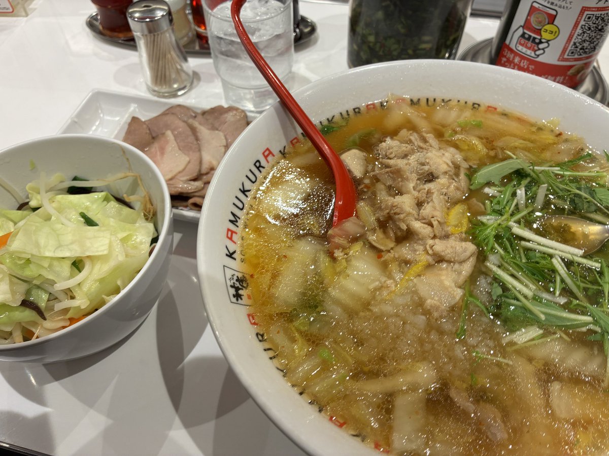 ryisakurao1's tweet photo. JR川崎駅アトレにある「神座」でポカ旨柚子温おろしラーメン餃子セットにチャーシュー、野菜トッピング。
野菜がしみしみで美味しかった。
 #らーじお 
 #37diet 
 #ご褒美のラー ストック 3回 https://t.co/HL80Cxb48f