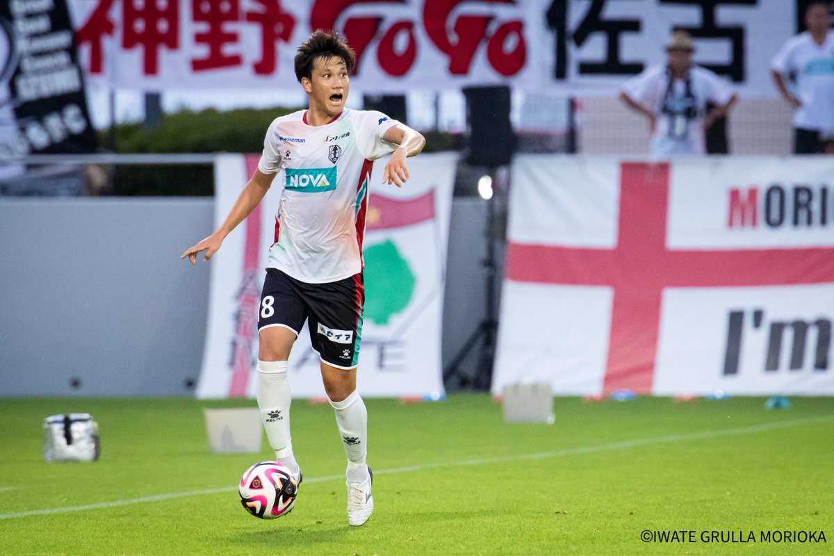 IwateGrulla's tweet photo. ⚽️ #いわてグルージャ盛岡 に2018シーズンから2024シーズンまで在籍した #宮市剛 選手が、2025シーズン限りでの現役引退を発表しました。

数多くの苦楽を共にし、チームの歴史を創ってくれた宮市選手。

守備から攻撃まで多岐に渡るポジションで活躍してくれました。

クラブ史上初のJ2の舞台で決めたゴールは忘れられません。
それ以外にも本当に多くのプレーで魅了してくれました。

長きにわたるプロキャリア、本当にお疲れ様でした。

#GRULLA #岩手 #盛岡