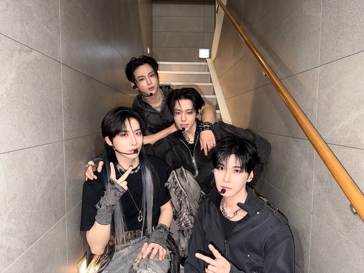 [#원어스]

잠시 후 3시 20분, 
MBC '쇼! 음악중심'

투문이가 原하는 原어스 무대 🔥
많은 응原 기대할게요 🩶

#ONEUS #原 #Grenade