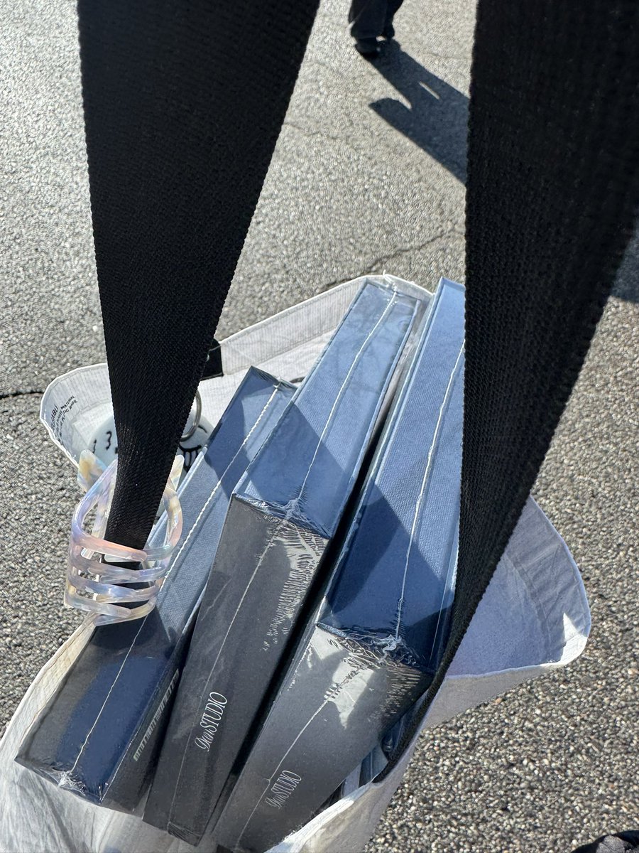 에헤헤🩵 구매완료 
서울도착하자마자 후다닥 사고 밥 먹으러 가쟈