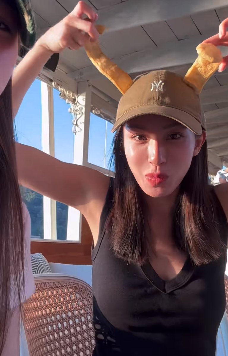 เค้าหล่อมาก….แต่เค้าแปกมากกว่า😖