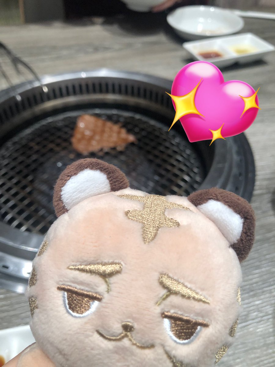 beexxx8ajin's tweet image. 🐯「飼い主、ごはん大盛り食べてた🍚」
🐺「焼肉の為に朝はバナナ🍌1本にしてた」