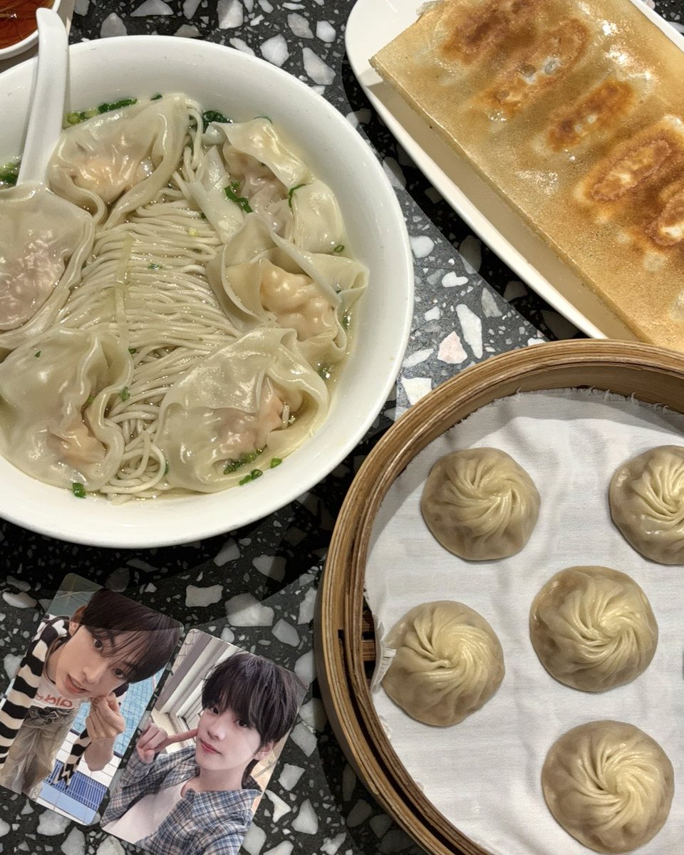 r9b0205's tweet photo. 투어스 감삼다
마카오 딘타이펑 티켓 보여주고 할인 받음 https://t.co/ifHLnHQfB5