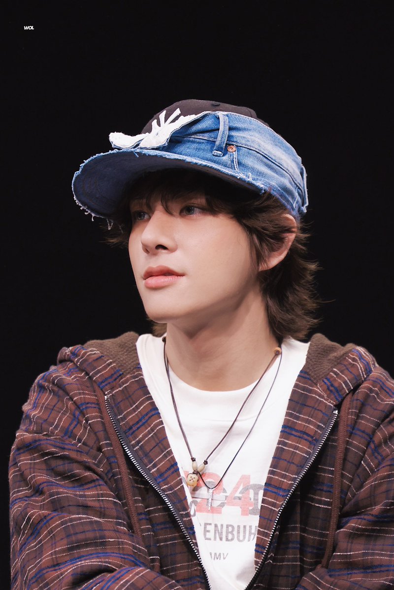 sunooputo's tweet image. parecendo uma princesa com esse jeitinho, não é possível que ele é tão delicado assim OLHEM ESSE ROSTO #mesentindodoente #meuômega