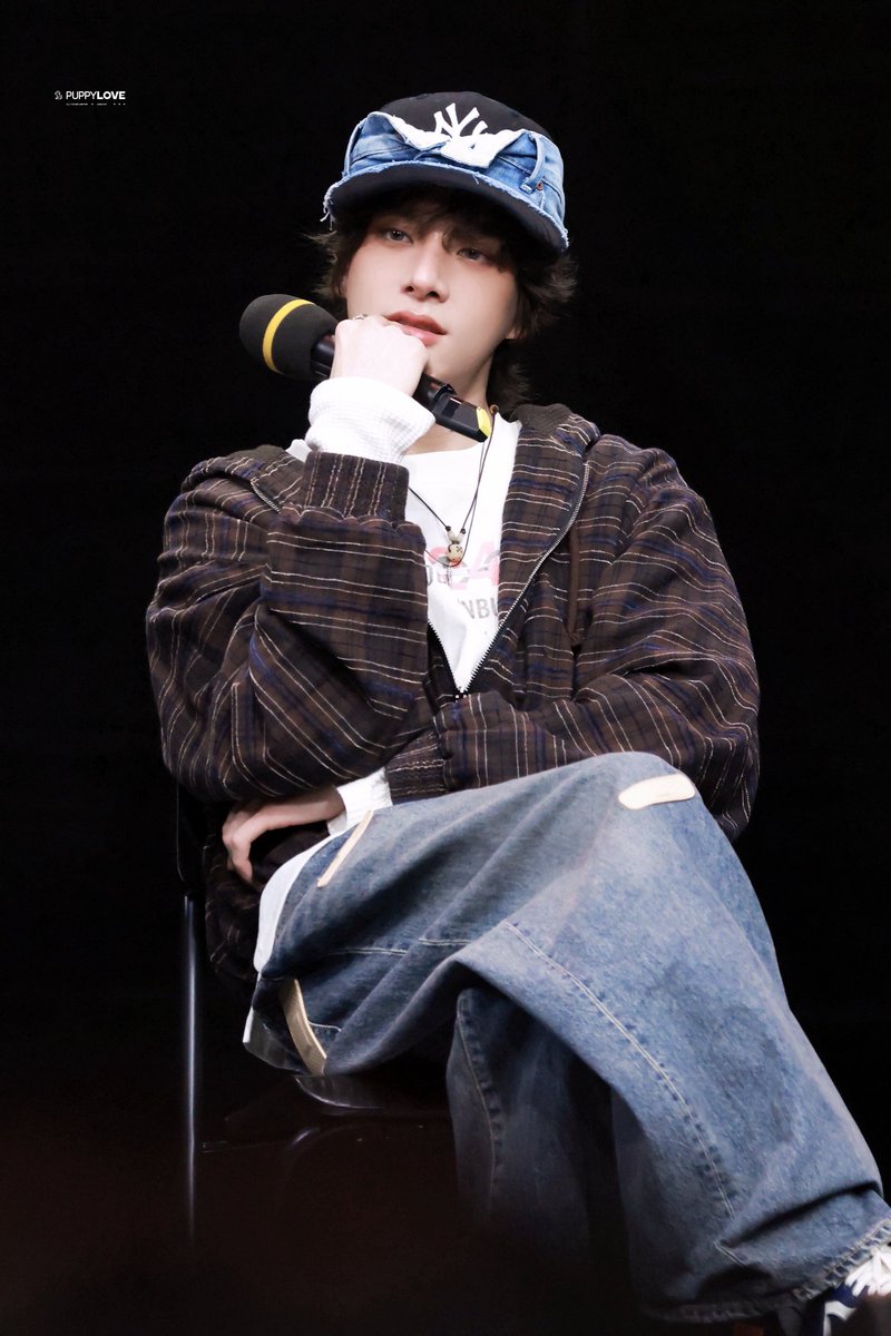 sunooputo's tweet image. parecendo uma princesa com esse jeitinho, não é possível que ele é tão delicado assim OLHEM ESSE ROSTO #mesentindodoente #meuômega