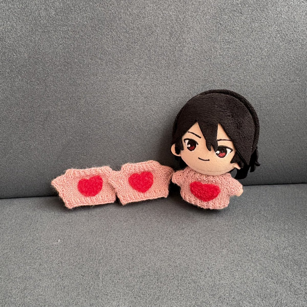 usakuma_labo's tweet photo. 10cm用のセーターが出来ました❤️

2着だけですが、近々ショップへ入れる予定です❣️

バレンタイン💝も近いのでいかがでしょうか🍫✨ https://t.co/bpkKnjVIUs