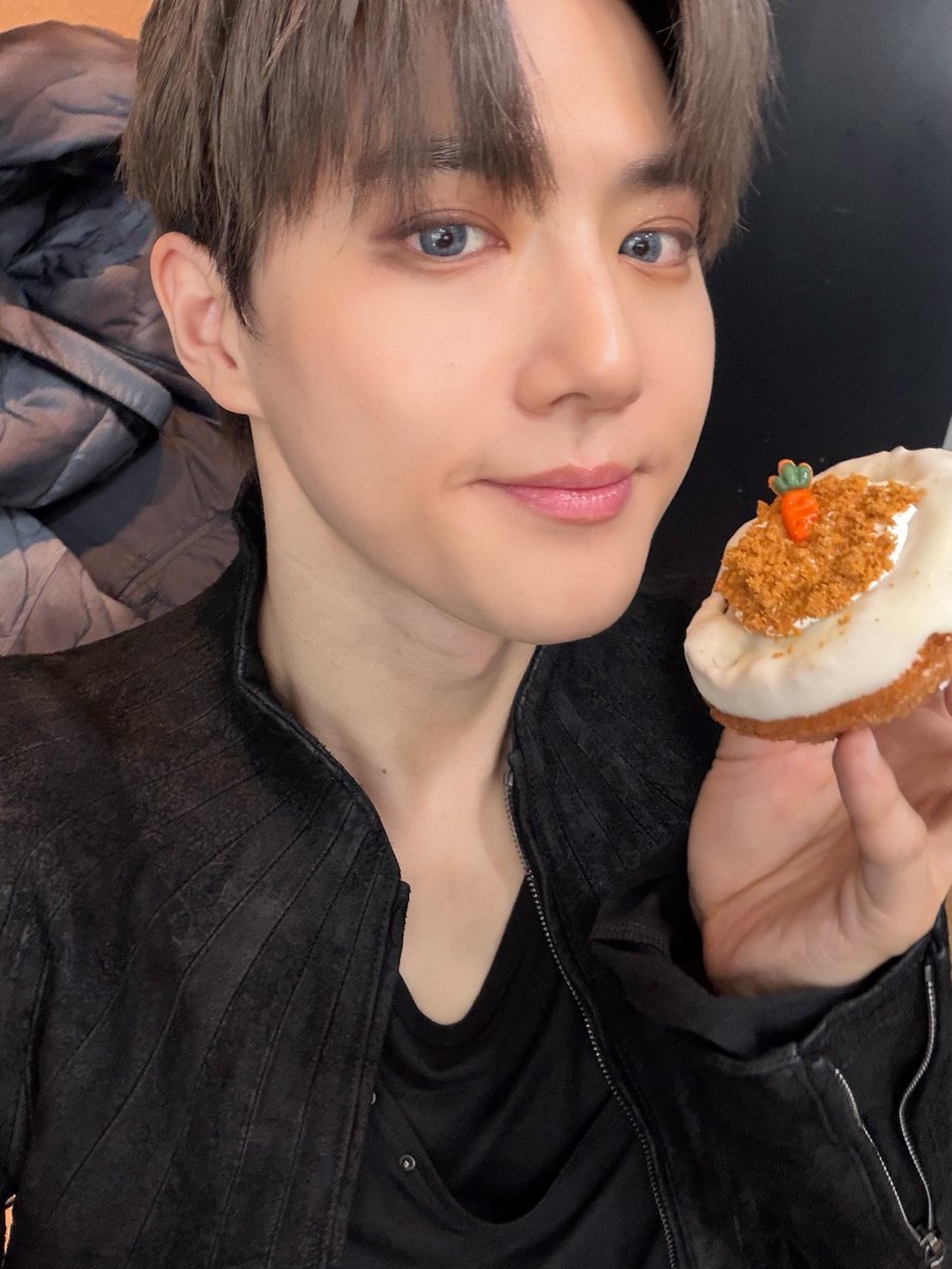 SUHObubble's tweet photo. 260124🐰💭 [15:13 KST]

[photo]
“Bunny bunny”
“Carrot carrot” 

#SUHO #수호 #수호버블 https://t.co/qfklgpxXZl