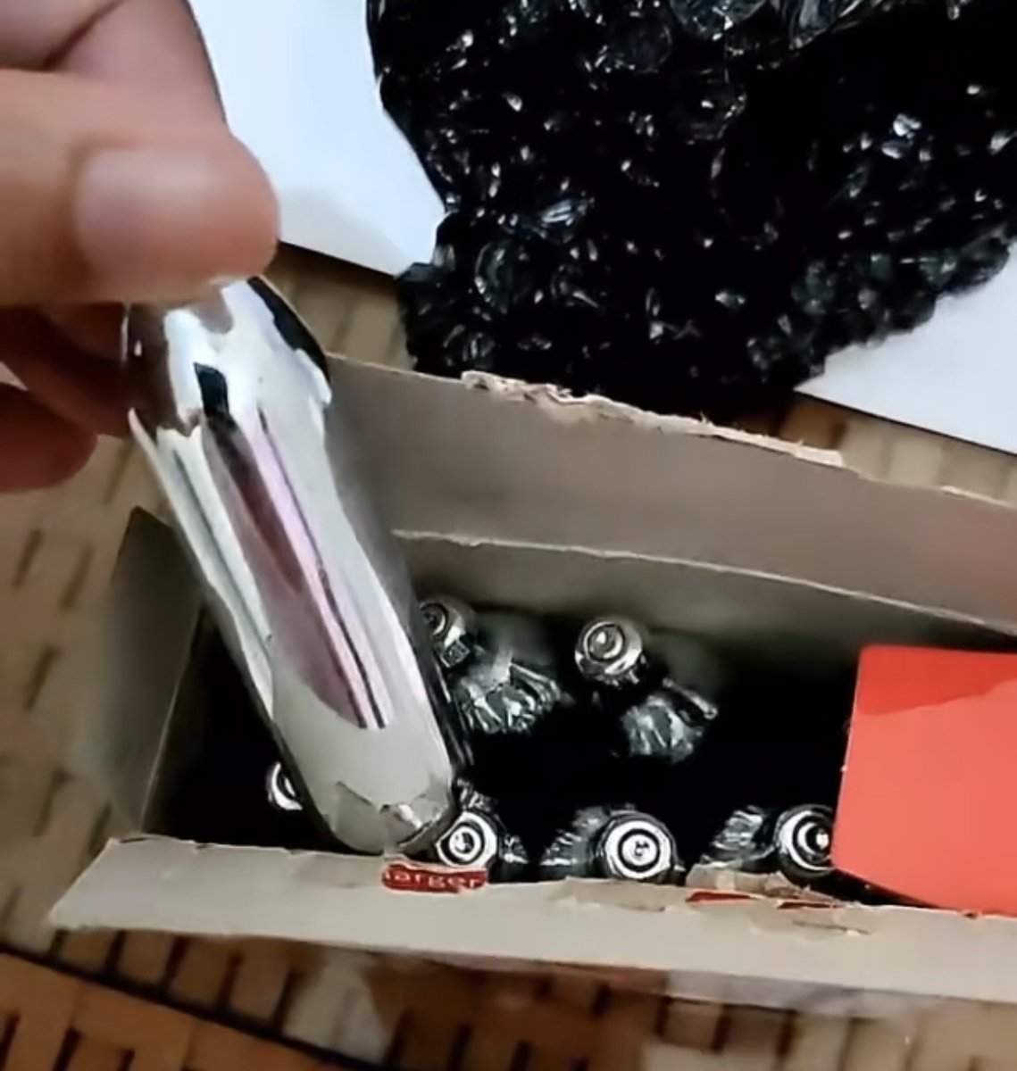 gbpishere's tweet image. nih ya teman teman buat yg ga tau di kitchen pakenya tuh sekecil ini doang! sengaja banget bikin ini buat dihirup manusia. lu kata tabung oksigen?!