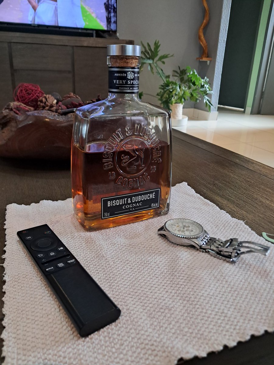 NathiSibiya8's tweet photo. This cognac is beautiful, good morning bafethu.  
#throats https://t.co/8w84UsKQx8