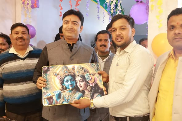 BJP4Abhijeet's tweet photo. विभिन्न मांगलिक एवं सामाजिक कार्यक्रमों में सहभागिता किया..
1- भाई राजेश यादव जी (पूर्व जिला मंत्री) के परिवार में आयोजित मांगलिक कार्यक्रम में सम्मिलित होकर हार्दिक बधाई एवं शुभकामनाएं दी।
2- दूल निवासी बड़े भाई मिथिलेश मिश्रा जी के नव प्रतिष्ठान के शुभारंभ पर सम्मिलित होकर हार्दिक बधाई एवं शुभकामनाएं दी।
3- छोटे भाई अभय राजावत जी के आवास पर परिवारजनों से भेंट कर कुशलक्षेम जाना।
4- छोटे भाई राहुल सिंह जी के परिवार में आयोजित मांगलिक कार्यक्रम में सम्मिलित होकर हार्दिक बधाई एवं शुभकामनाएं दी।
5- सिंहपुर निवासी श्री इंद्र कुमार दीक्षित जी द्वारा आयोजित मांगलिक कार्यक्रम में सम्मिलित होकर हार्दिक बधाई एवं शुभकामनाएं दी।
6- भौती निवासी छोटे भाई विशाल पाण्डेय जी के यहाँ आयोजित मांगलिक कार्यक्रम में सहभागिता की।
7- भाई प्रशांत सेंगर जी के नव प्रतिष्ठान के शुभारंभ के शुभ अवसर पर उपस्थित रहा।
8- सिंहपुर निवासी भाई मुन्ना कठेरिया जी के परिवार में आयोजित मांगलिक कार्यक्रम में सम्मिलित होकर हार्दिक बधाई एवं शुभकामनाएं दी।
@BJP4India @narendramodi @AmitShah @NitinNabin @BJP4UP @myogiadityanath
