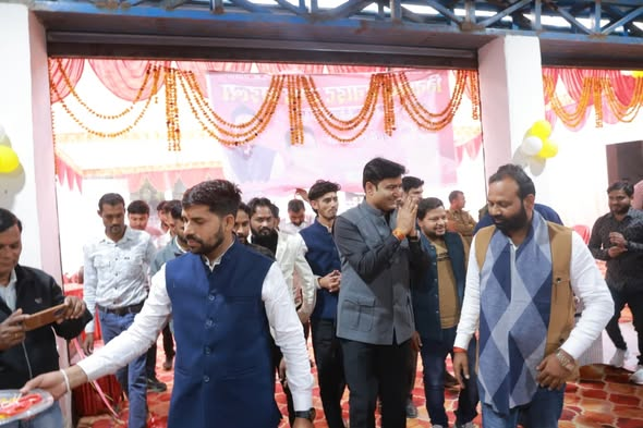 BJP4Abhijeet's tweet photo. विभिन्न मांगलिक एवं सामाजिक कार्यक्रमों में सहभागिता किया..
1- भाई राजेश यादव जी (पूर्व जिला मंत्री) के परिवार में आयोजित मांगलिक कार्यक्रम में सम्मिलित होकर हार्दिक बधाई एवं शुभकामनाएं दी।
2- दूल निवासी बड़े भाई मिथिलेश मिश्रा जी के नव प्रतिष्ठान के शुभारंभ पर सम्मिलित होकर हार्दिक बधाई एवं शुभकामनाएं दी।
3- छोटे भाई अभय राजावत जी के आवास पर परिवारजनों से भेंट कर कुशलक्षेम जाना।
4- छोटे भाई राहुल सिंह जी के परिवार में आयोजित मांगलिक कार्यक्रम में सम्मिलित होकर हार्दिक बधाई एवं शुभकामनाएं दी।
5- सिंहपुर निवासी श्री इंद्र कुमार दीक्षित जी द्वारा आयोजित मांगलिक कार्यक्रम में सम्मिलित होकर हार्दिक बधाई एवं शुभकामनाएं दी।
6- भौती निवासी छोटे भाई विशाल पाण्डेय जी के यहाँ आयोजित मांगलिक कार्यक्रम में सहभागिता की।
7- भाई प्रशांत सेंगर जी के नव प्रतिष्ठान के शुभारंभ के शुभ अवसर पर उपस्थित रहा।
8- सिंहपुर निवासी भाई मुन्ना कठेरिया जी के परिवार में आयोजित मांगलिक कार्यक्रम में सम्मिलित होकर हार्दिक बधाई एवं शुभकामनाएं दी।
@BJP4India @narendramodi @AmitShah @NitinNabin @BJP4UP @myogiadityanath
