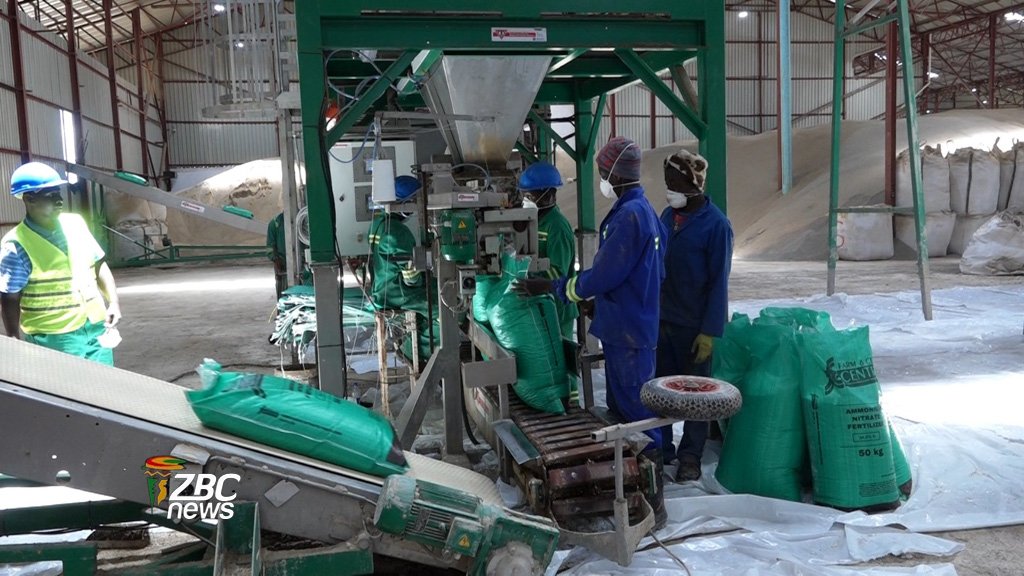 The distribution of top-dressing fertiliser under the Presidential Free Inputs Scheme is underway, surely  we are heading for a bumper harvest &amp; Zim is food secure. HE <a href="/edmnangagwa/">President of Zimbabwe</a> has revatalised the agric sector &amp; declared a war against poverty by empowering farmers