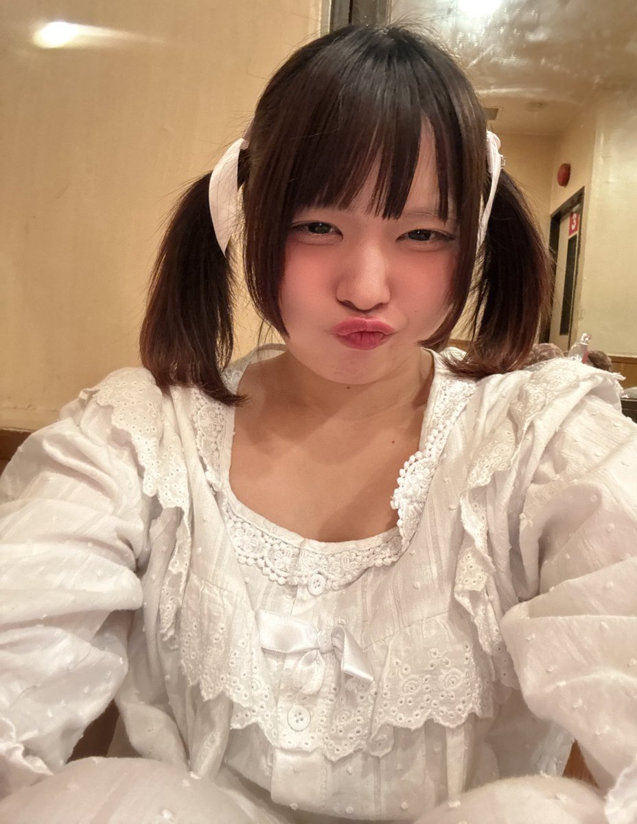 KIRA KIRA de Fes mini !!🔥
朝早くなのに来てくれた方がいてとってもうれしかったです> ̫ <声も振りも目もちゃんと全部聞こえ見えてたよい！ふふん！とっても素敵な土曜日の朝をありがとうございました！次回は来週31日（土）です！10:50に異世界アイドルシアターニコニコ劇場集合でお願いします> ̫ <