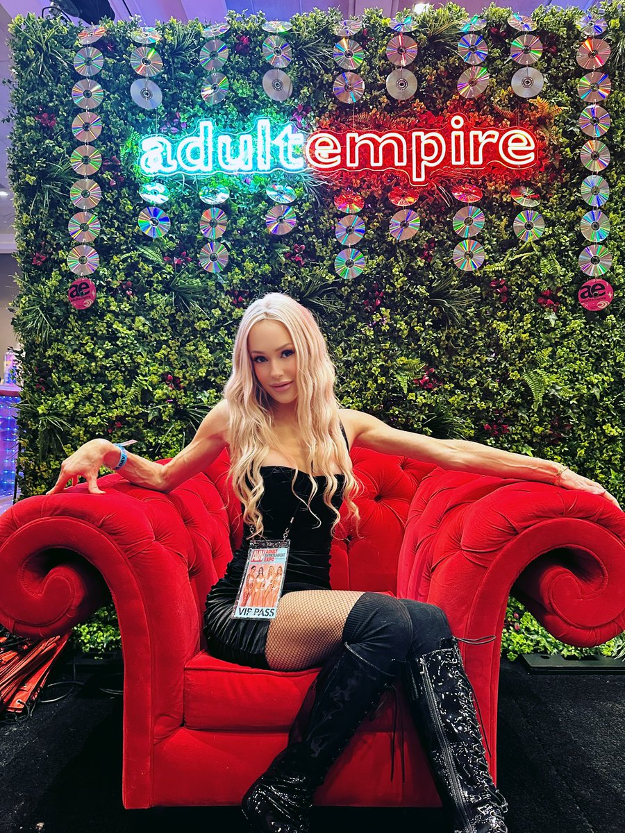 Victoria Lauren tweet media