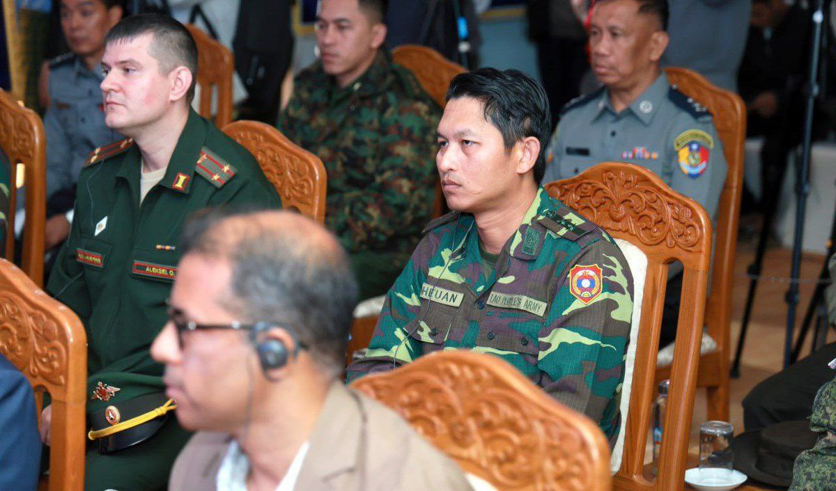 MoeSatKhinn's tweet photo. Int'l diplomats from Nepal, Laos, Pakistan, Brunei & Bangladesh, along with officials from China (NNCC), Thailand (#ONCB), & the @UNODC, attended today’s briefing in PyinOoLwin.
A united front against transnational drug & online crimes. 🤝🗳️ #InternationalCooperation #Myanmar https://t.co/Ivk9sitDQO