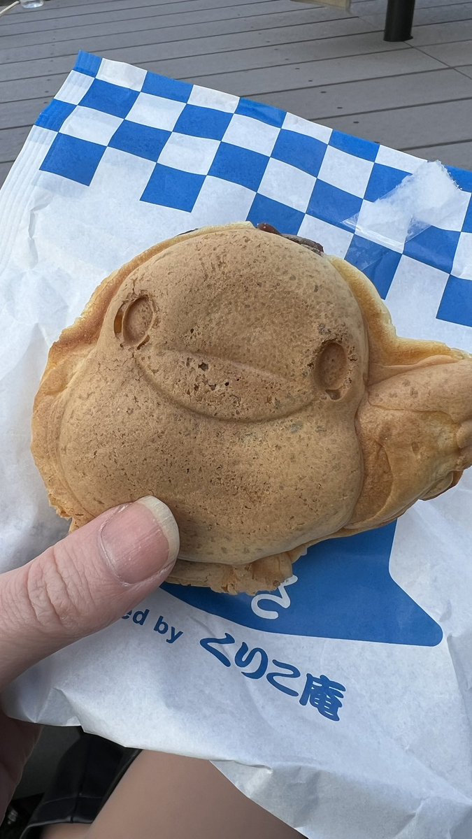 キッチンカーで牛タン丼と池袋で買ったナネット焼き