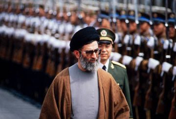 به نام خدا
یا مرگ، یا خامنه‌ای