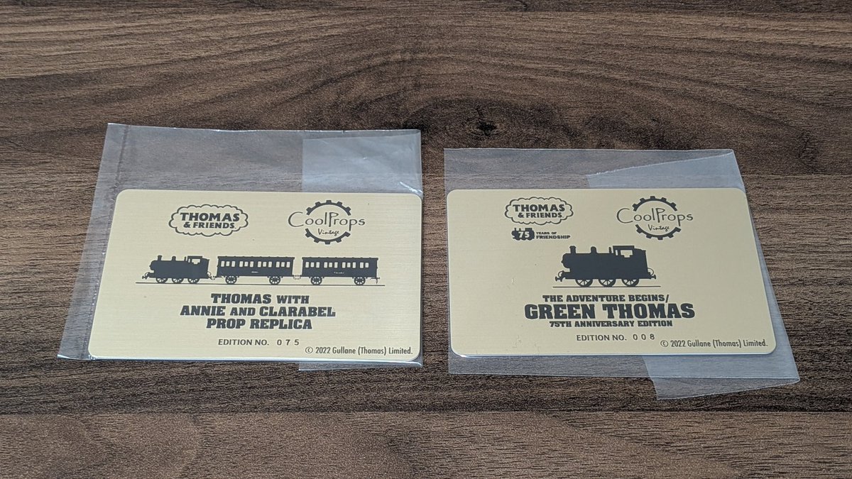 通常のトーマスと並べて。ちなみにシリアルナンバーはトーマス+アニー