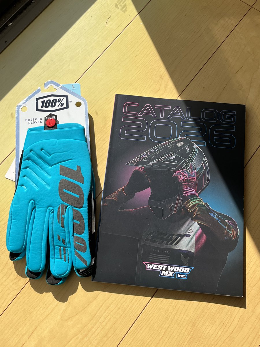 バイクの冬用グローブを新調
昨日の夕方注文して今朝届いてた！