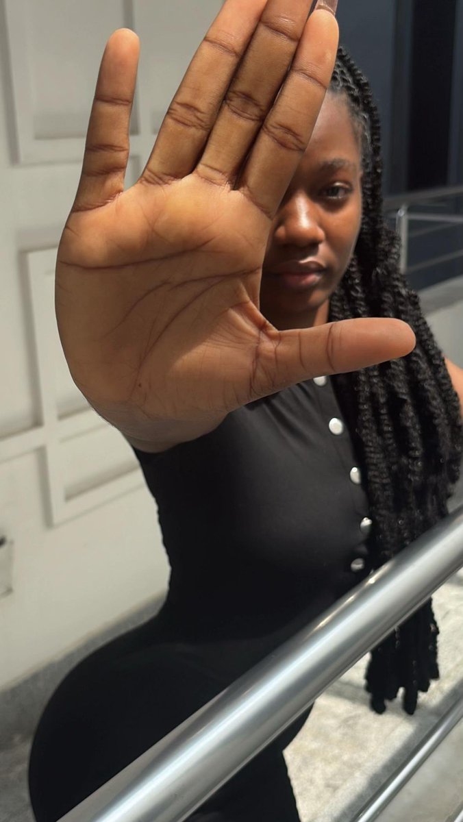 Fara made 🦋😇💕 tweet media