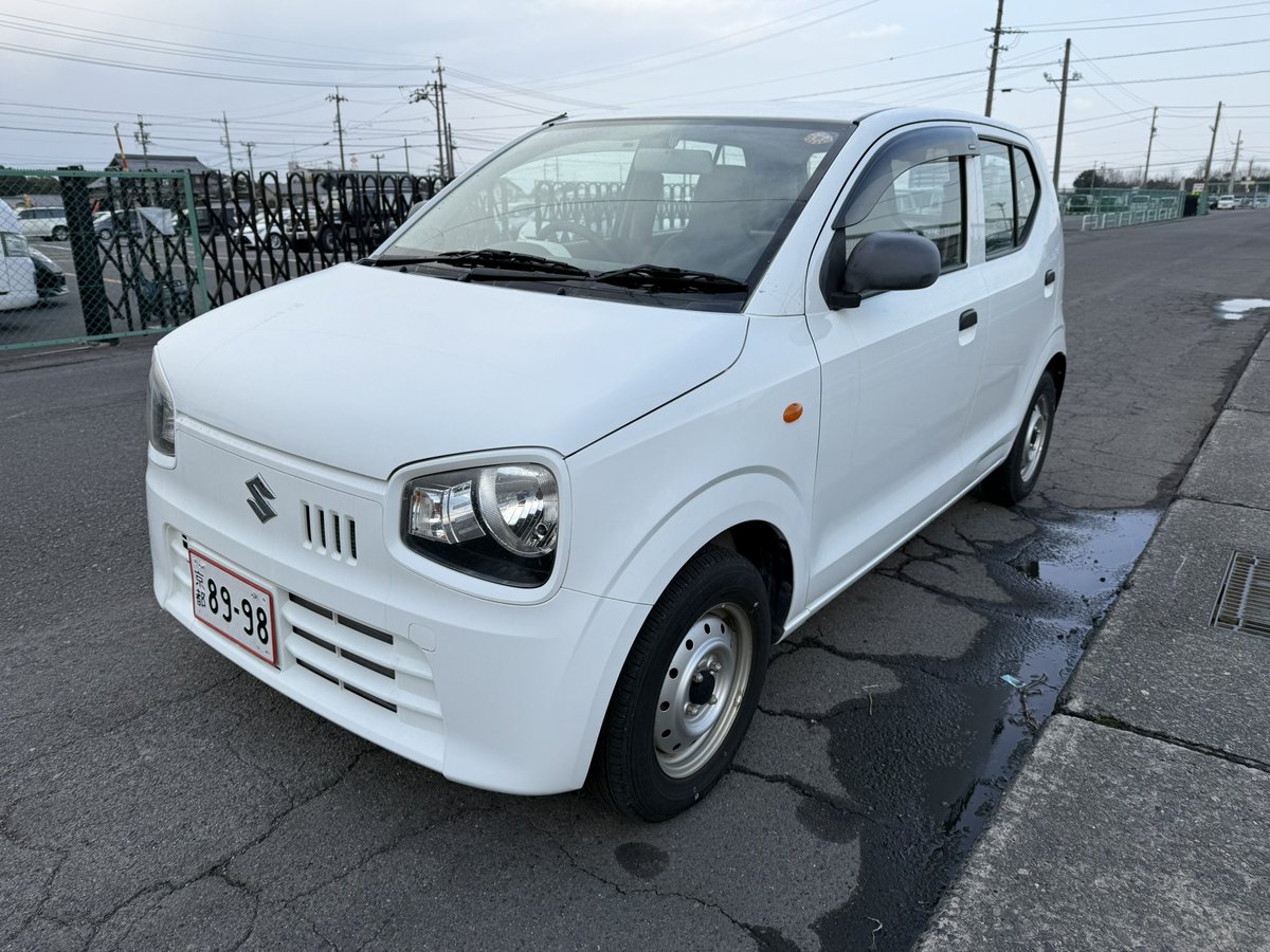 MicasaTrading's tweet photo. H28年式のHA36Vアルトバン
5速MT！走行2.6万キロ！機関良好！
速くて小さくて楽しい。
手動窓、バンですがキーレスと集中ドアロックはあります。
モータースポーツベースにも、足車にも良し！修復歴有(ピラー)

こちらは現状35万円、車検受渡し39万円にて〜
は https://t.co/pOgdQkPt61