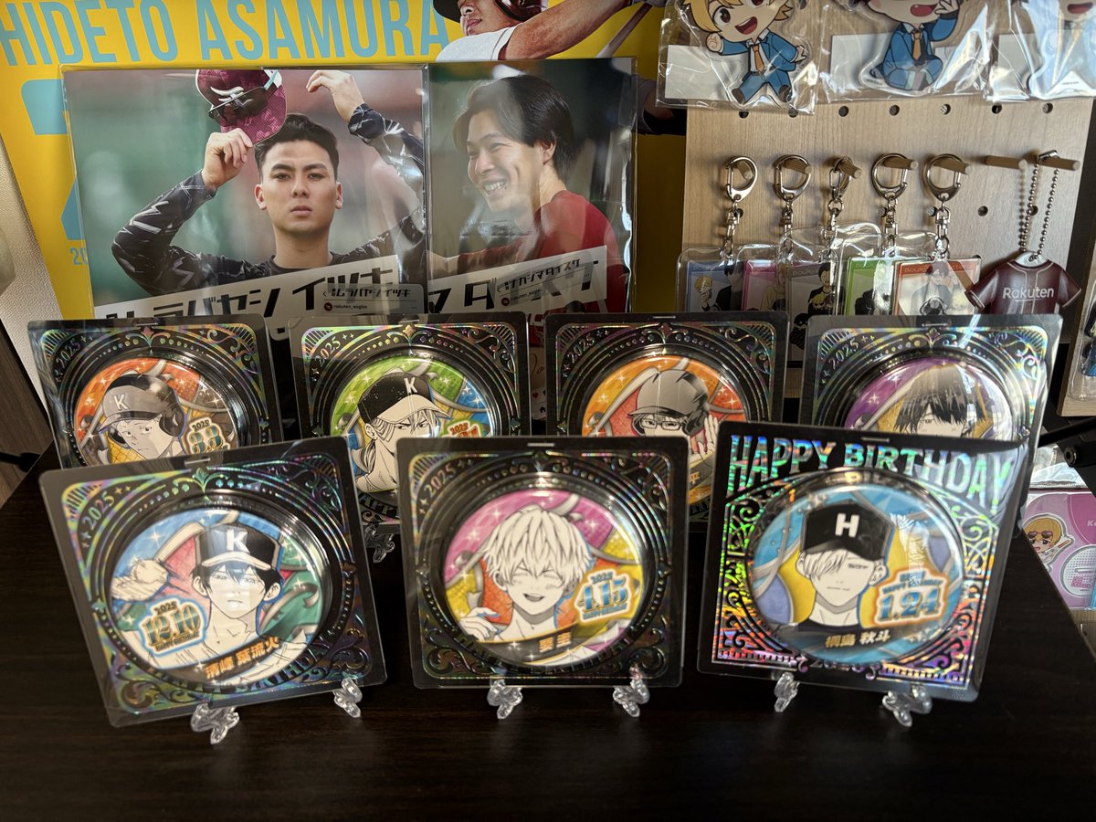 ジャンショ行ってきたー！！！
しゅうとー！かっこいいー！😭💕✨

バースデー缶ゲット💕
こてっこと一緒に飾りました✨
4月になったらちしょのバースデー缶が発売されるからきりちで並べよう🥳