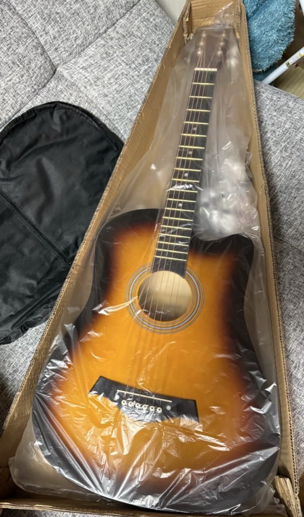 kinacoco001's tweet photo. 60の手習い。
ギター始めました^_^ https://t.co/jW7FZMlC0C