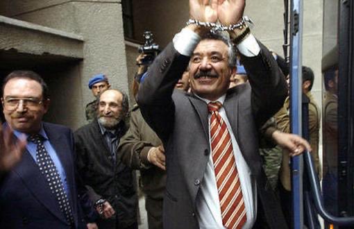 Almanya’da uzun süredir tedavi gören #SelimSadak’ın yaşamını yitirdiğini üzüntüyle öğrendim.

Ailesine ve sevenlerine sabırlar diliyorum. Çok üzgünüm. Selim abi çok değerliydi.