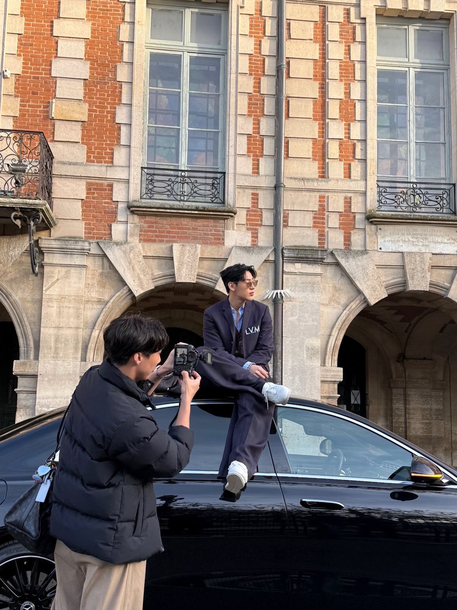 BAMBAMxBAMMIE's tweet image. 𝗟𝗩𝗠𝗲𝗻𝗙𝗪𝟮𝟲

#BamBam #뱀뱀
#LVMenFW26 #LouisVuitton 
#BamBamxLVMenFW26
@BamBam1A @LouisVuitton