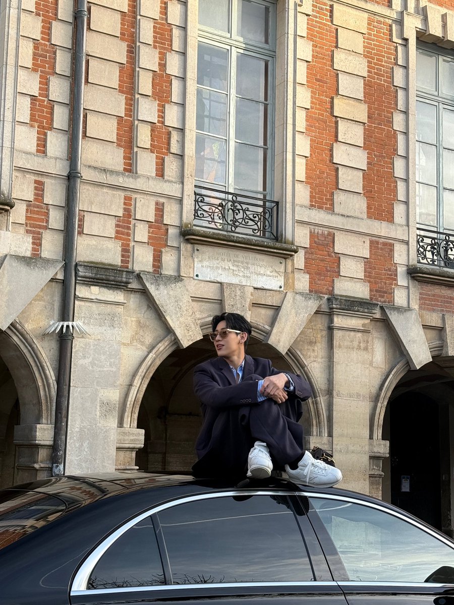 BAMBAMxBAMMIE's tweet image. 𝗟𝗩𝗠𝗲𝗻𝗙𝗪𝟮𝟲

#BamBam #뱀뱀
#LVMenFW26 #LouisVuitton 
#BamBamxLVMenFW26
@BamBam1A @LouisVuitton