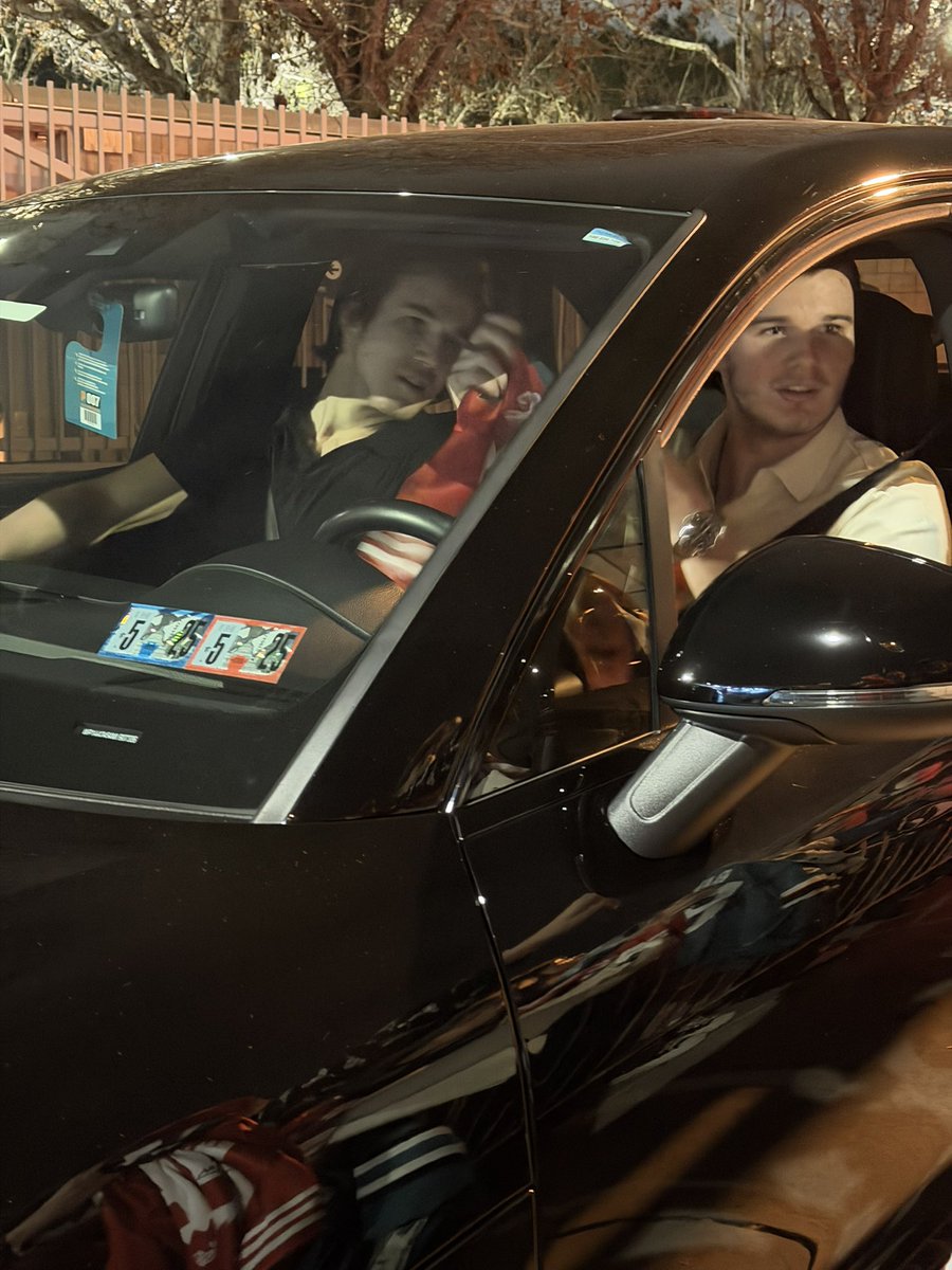 puckbug's tweet image. THEYRE CARPOOLING